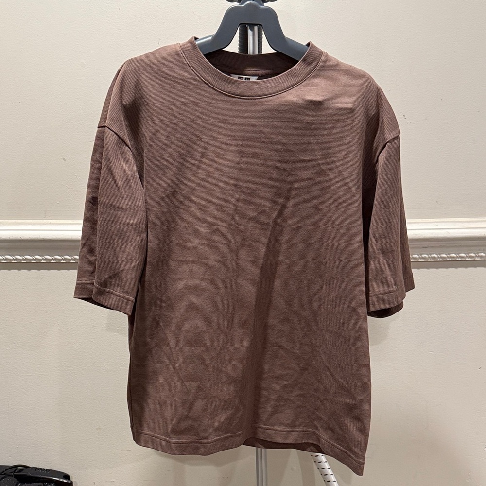 Uniqlo Men's Short Sleeve Brown Tee